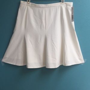White Pleated Gianni Bini Size 12 Skirt
